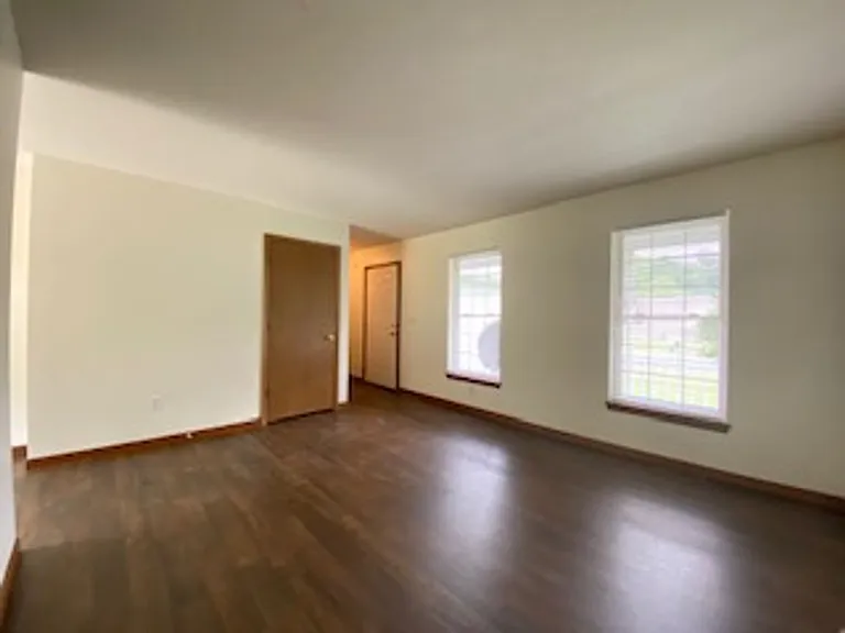 819 Colonial Manor Dr — Photo 5