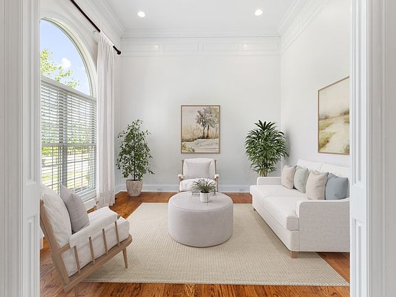 3rd image of 2831 Carriage Way