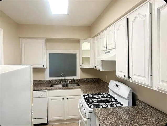 2 bed, 1.5 bath, 1200 sqft, $1,700 — Photo 2