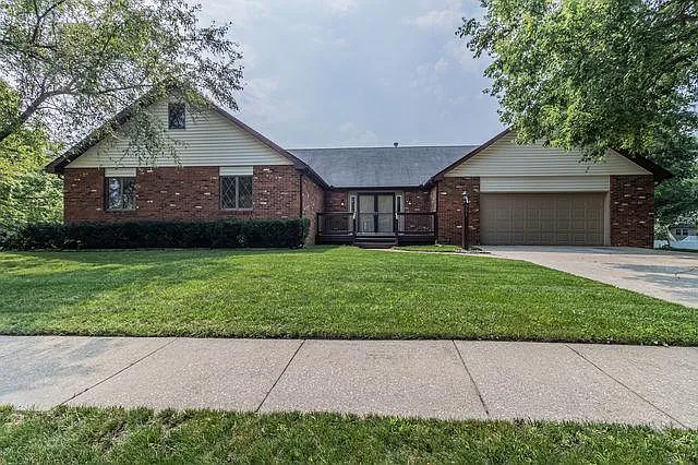 301 Indian Hills Dr photo 1