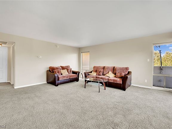 5th image of 778 Oakmont Ave Unit 306