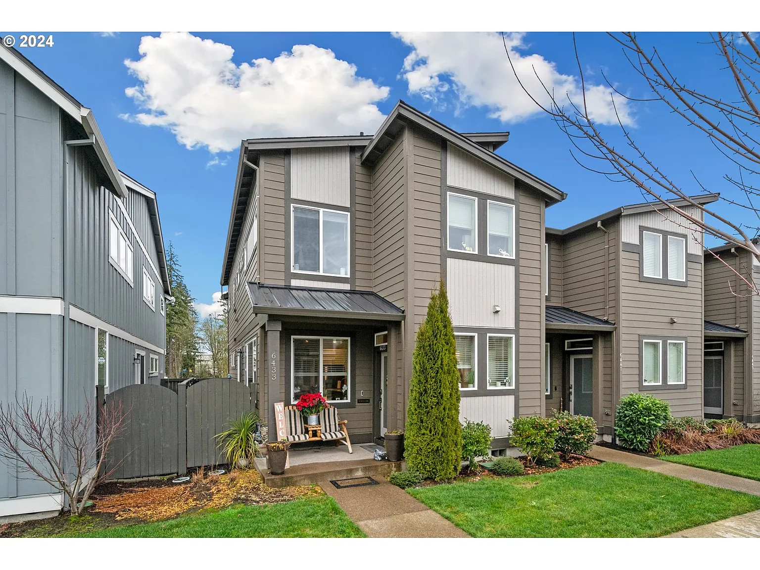 6433 SE Genrosa St photo 1