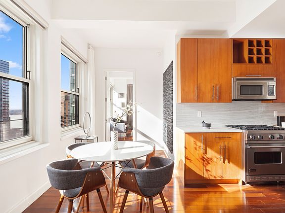 2nd image of 88 Greenwich St APT 1901