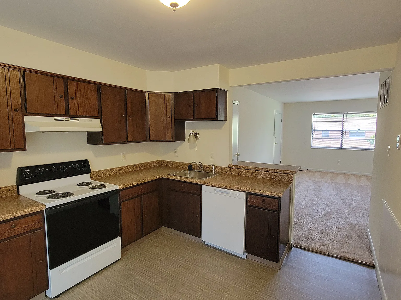 2 bed, 836 sqft, $1,150 — Photo 4