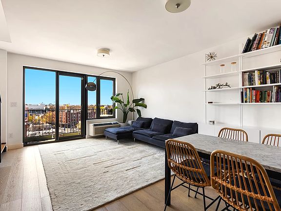 4th image of 2128 Ocean Ave #9D