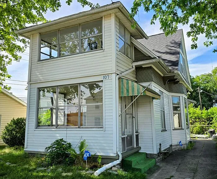 107 W Fairview Ave #A — Photo 1