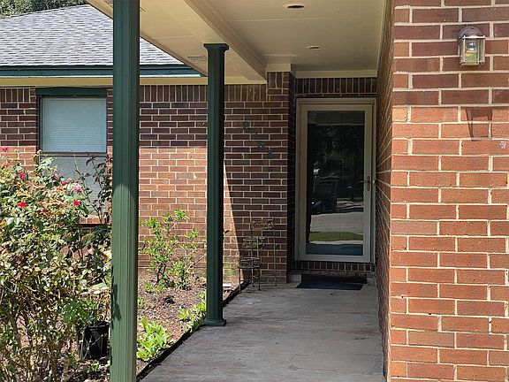 5th image of 2733 Davis Ave