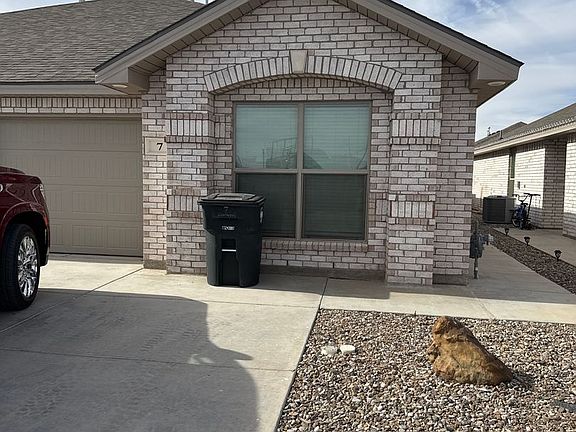 2nd image of 7 Deadwood Dr