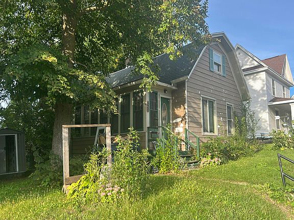 3rd image of 820 E Lake St