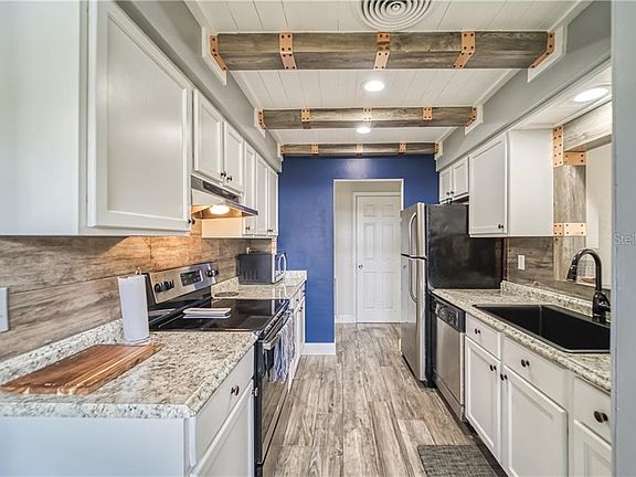 5th image of 224 Anne Marie Cir