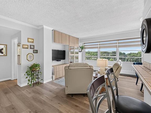 4th image of 333 W Meyer Blvd APT 714