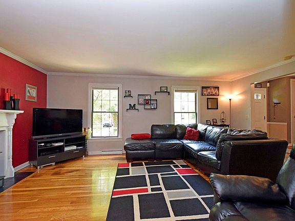 5th image of 916 Walnut St