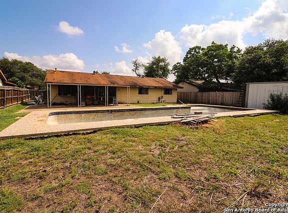 2nd image of 250 Meadow Bend Dr