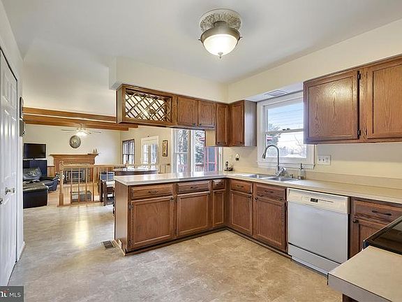 3rd image of 17300 Evangeline Ln