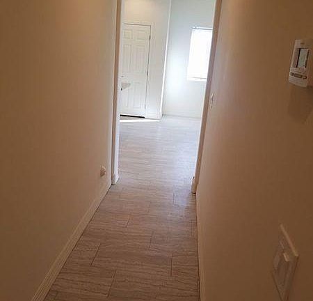 5th image of 941 W Sunland Ave