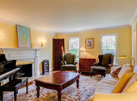 4th image of 8 Runswick Dr