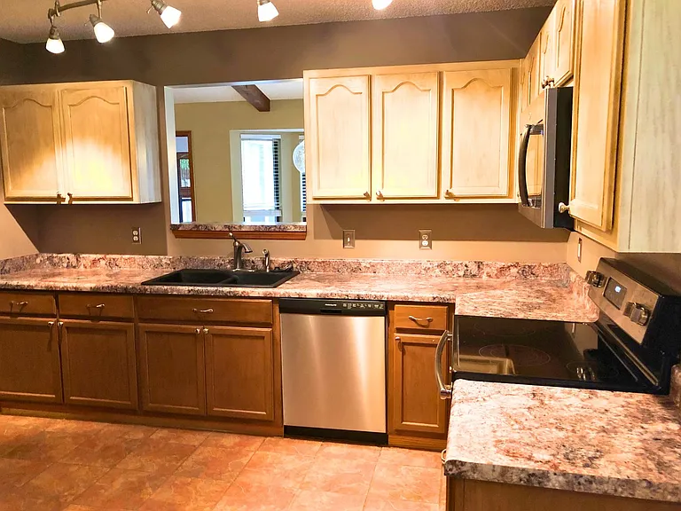 502 Hunt Club Rd — Photo 11