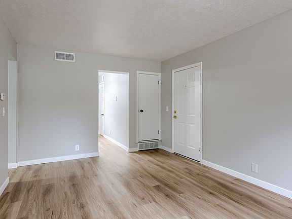 4th image of 4713 Davenport St #1