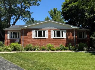 560 Ivy Ct #1, Lake Forest, IL 60045