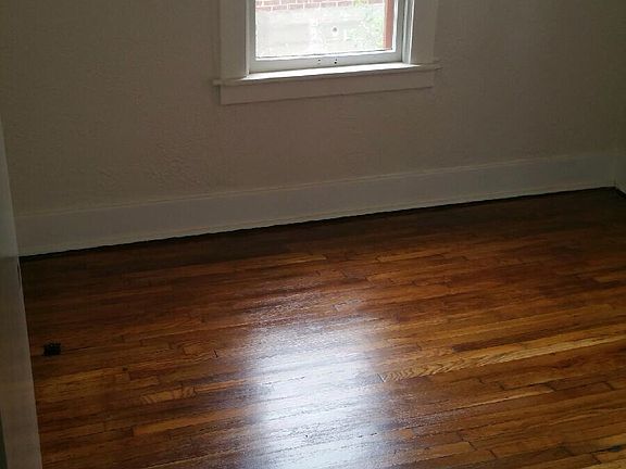 3rd image of 8848 Argyle Ave