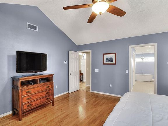 4th image of 4866 Highlands Place Dr