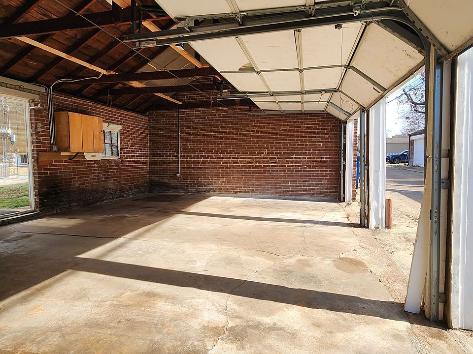 Building Photo 3