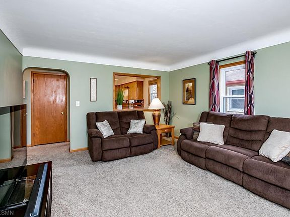 4th image of 209 11th Ave S