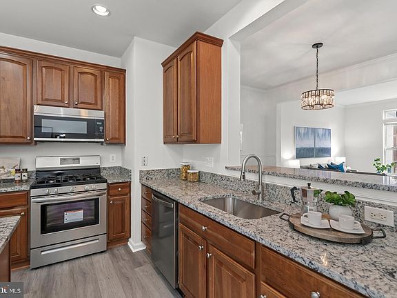 4th image of 4636 Odessa Dr
