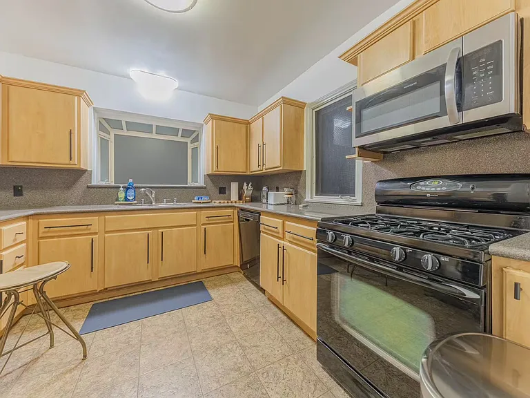 3577 Thorndale Rd — Photo 10