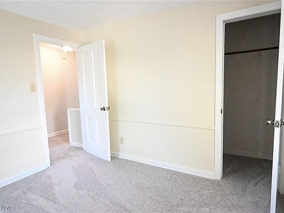3rd image of 25400 Lake Shore Blvd