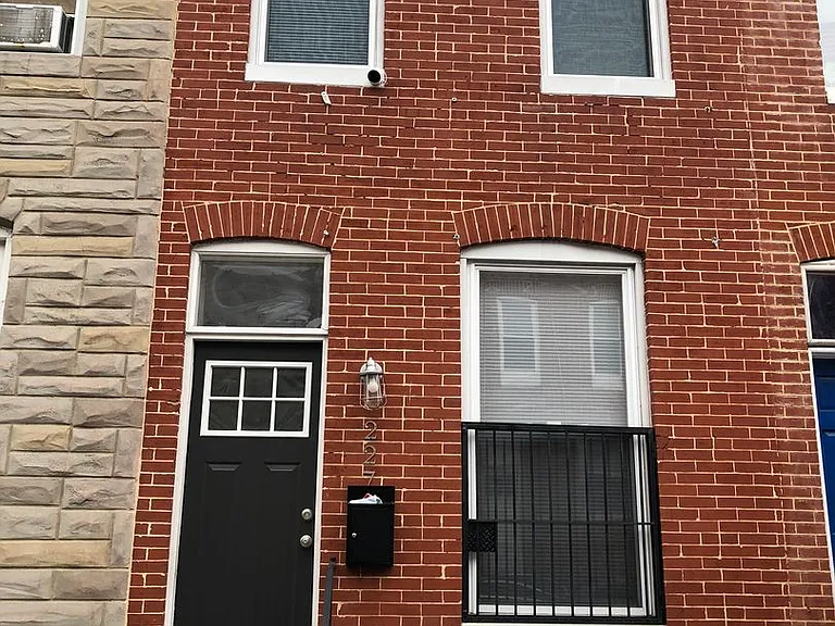 227 N Rose St — Photo 1