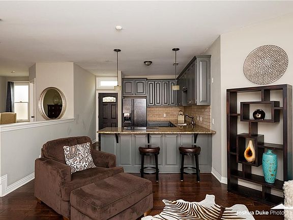 3rd image of 21 E Center St