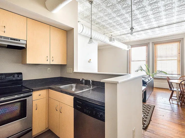 121 W Broad St — Photo 10