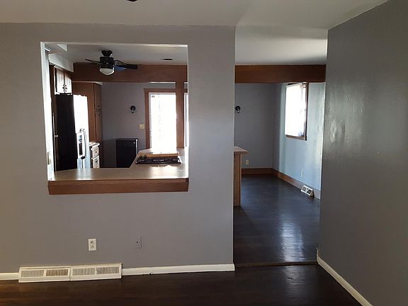 4th image of 8129 Venice Dr NE