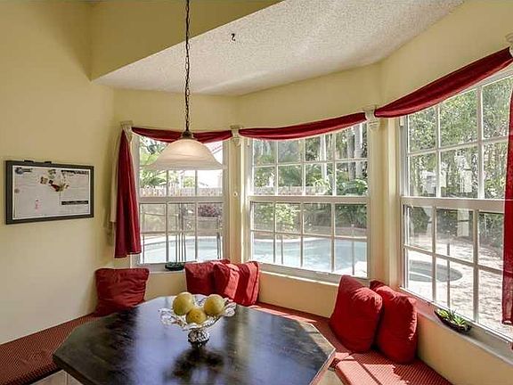 4th image of 1311 Bayview Cir
