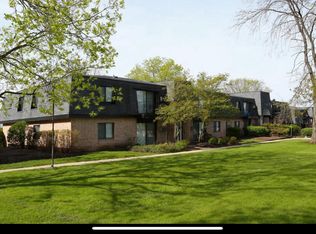 905 Westmoreland Dr, Vernon Hills, IL 60061