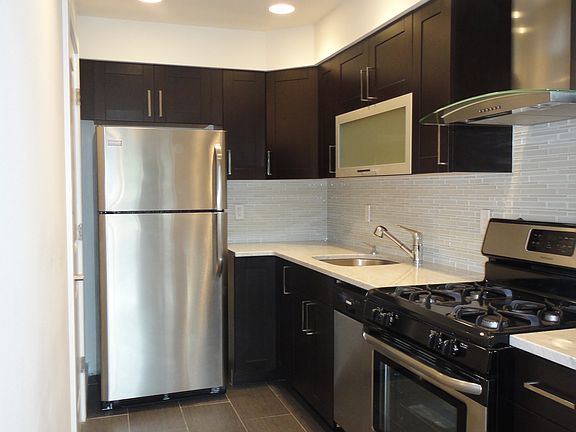 4th image of 3132 38th St APT 5B