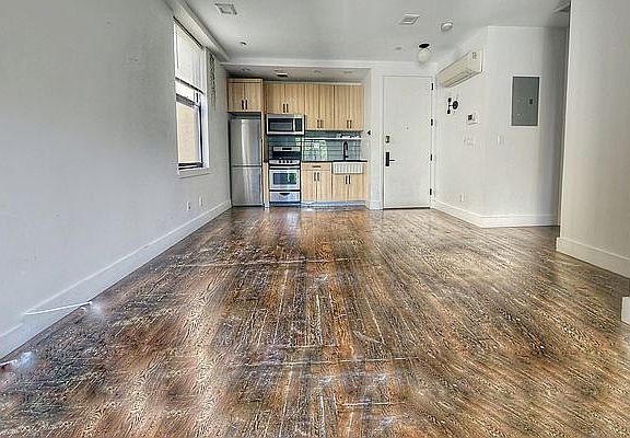 2nd image of 112 Van Buren St #4R