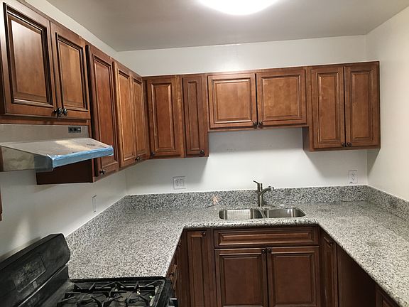 5th image of 15541 Klamath St