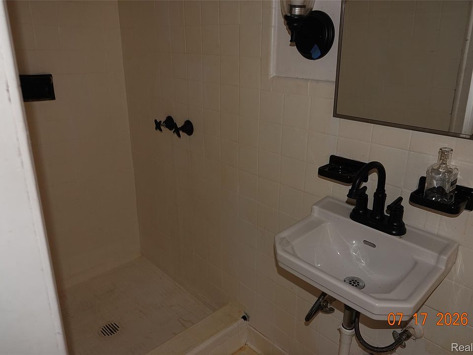 10435 Somerset Ave, photo 29