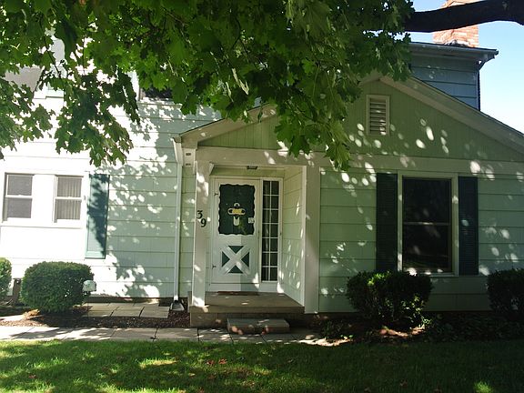 3rd image of 39 Yellowstone Dr