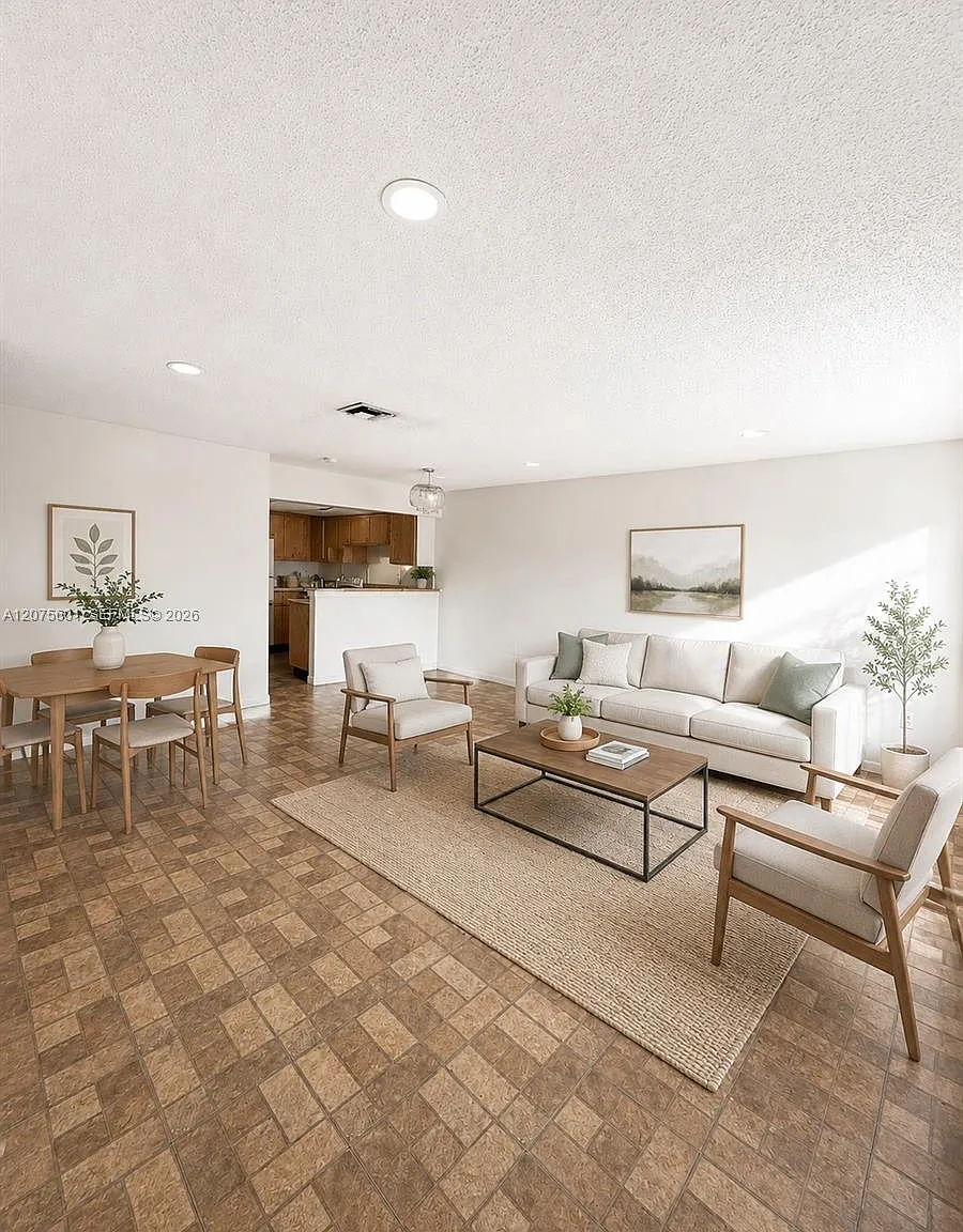 Lake & Tennis Villas Ph 1 — Photo 1