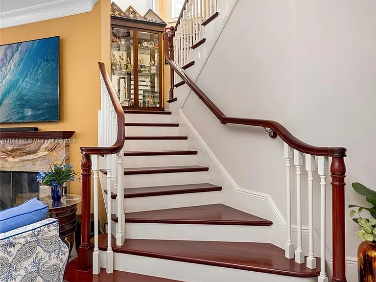 70 Bay Colony Ln — Photo 23