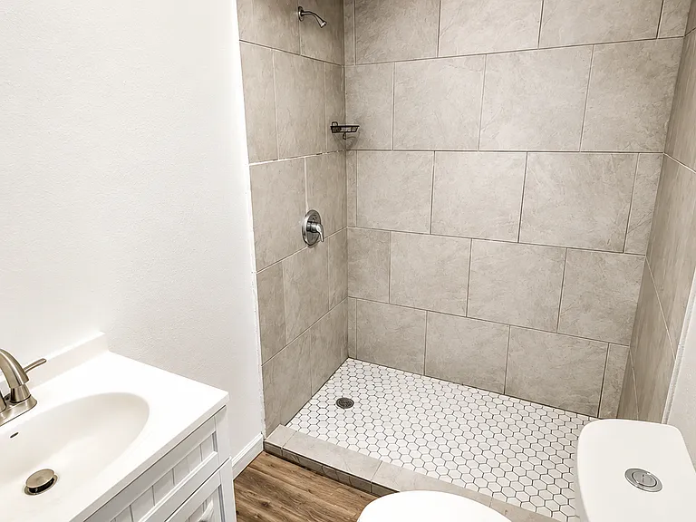 2704 Keeler St — Photo 5