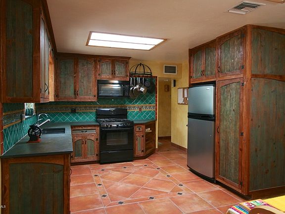 4th image of 4449 E Poe St