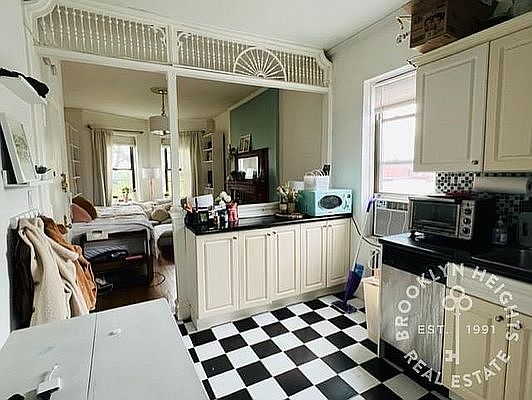 5th image of 8 Garden Pl APT 15