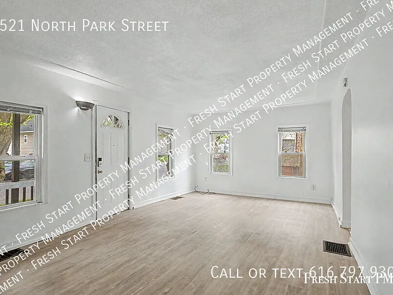 1521 N Park St — Photo 18