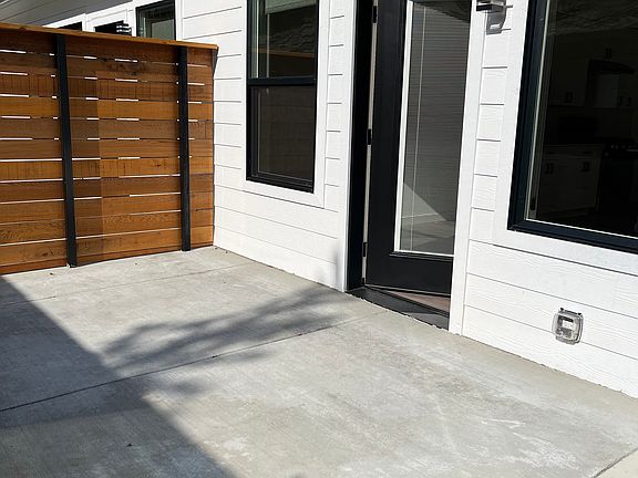 4th image of 7421 Pioneer Way #7441A