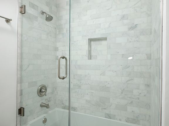 4th image of 508 S Chevy Chase Dr APT C