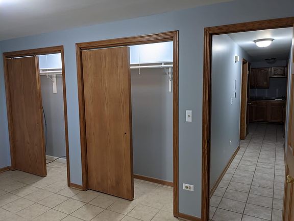 3rd image of 8649 S Oak Park Ave #1